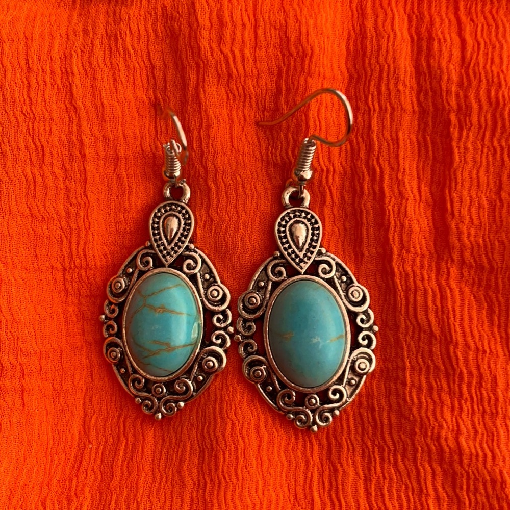 Beautiful turquoise earrings - great design